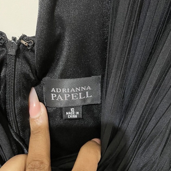 Adriana Papell Black Pleated Bust V-Neck Formal/Cocktail Dress Size 10 - Picture 4 of 9